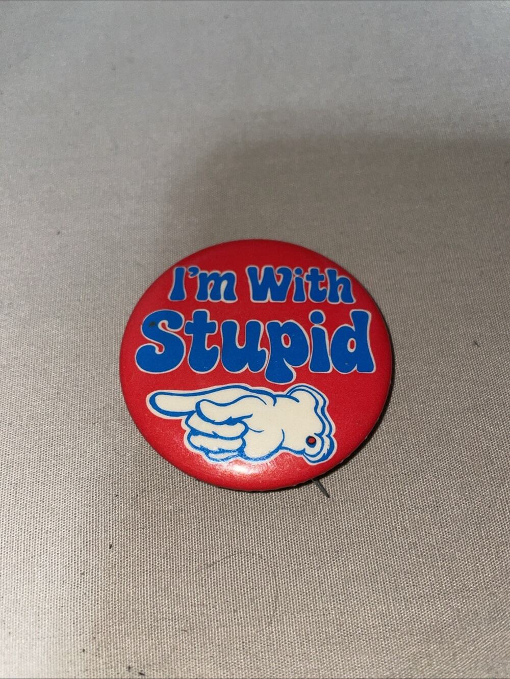 Rare Red/Blue Vintage Pointing Finger Button Pin “I’m With Stupid” Funny-1-3/4”